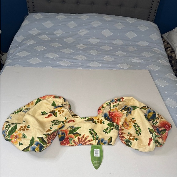 FARM Rio Cream and Red Floral Blouse. - Picture 10 of 15